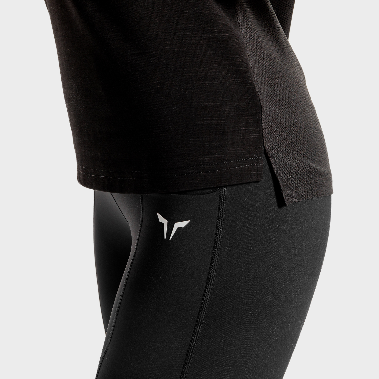 BLACK SLIM TEE